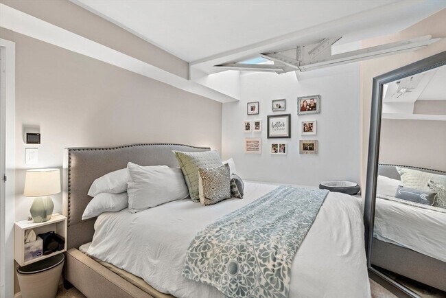 Building Photo - 106 13th St