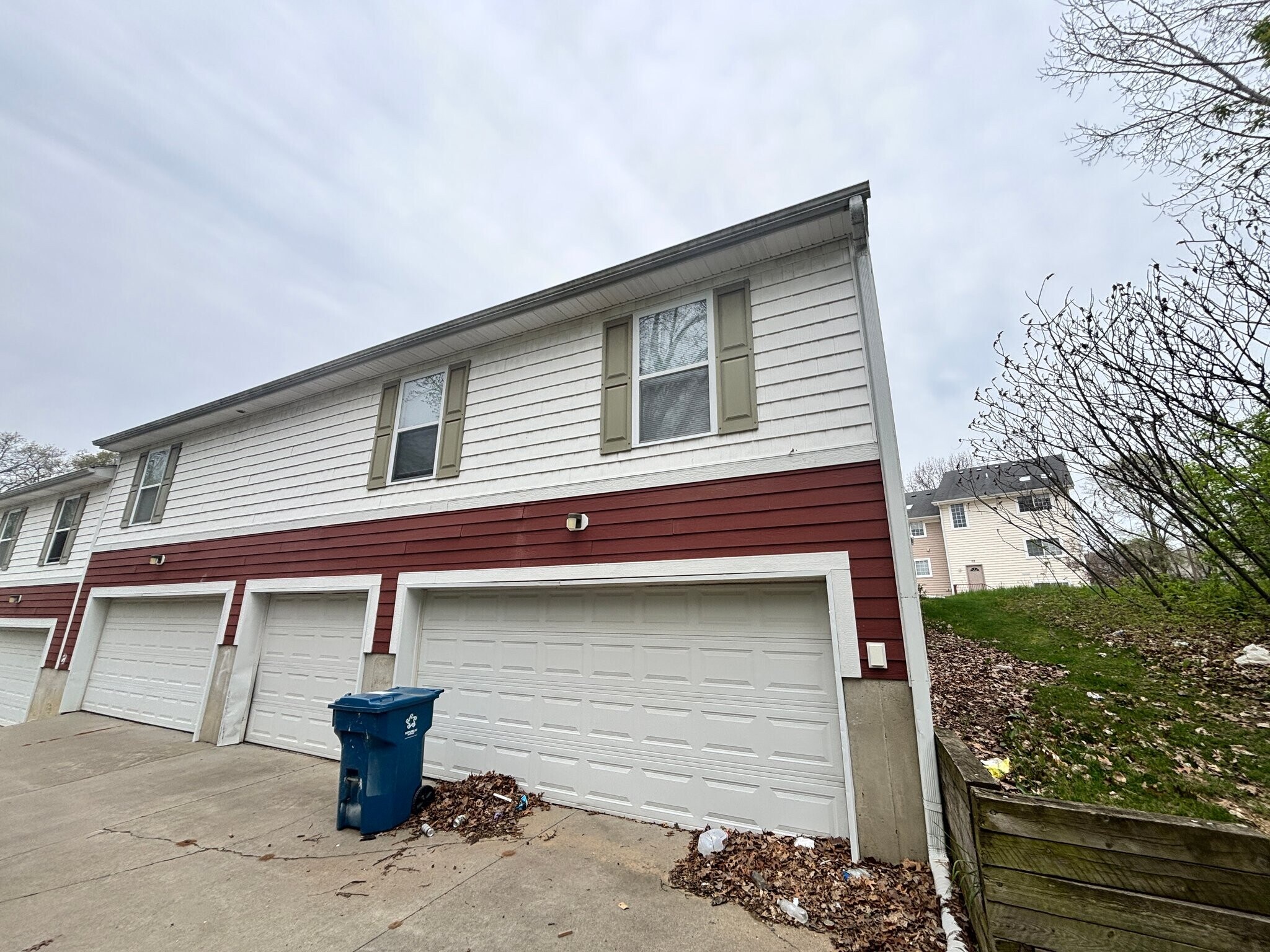 Building Photo - 1329 Fraternity Village Dr