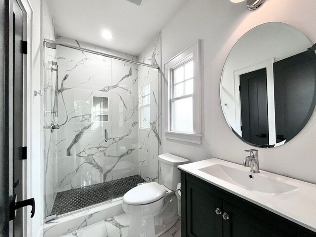 Building Photo - 614 West Blvd