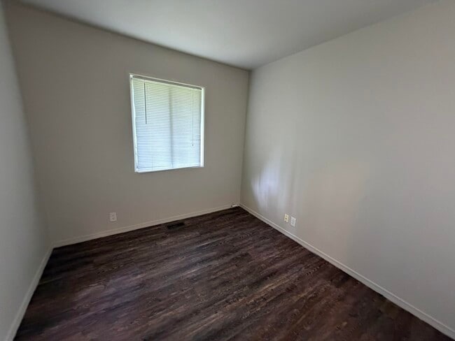 Building Photo - 1612 Crestview-