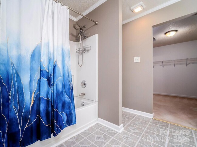 Building Photo - 910 Torsion Lane