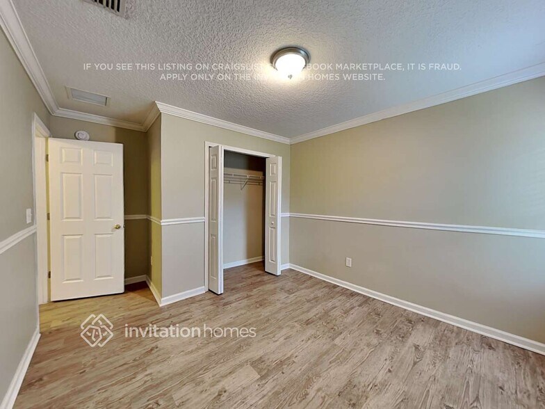 Building Photo - 13928 Fish Eagle Dr E