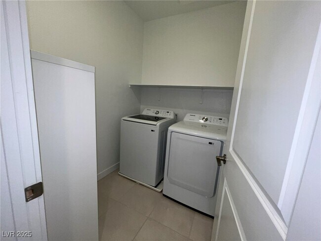 Building Photo - 612 Emerson Creek Ct