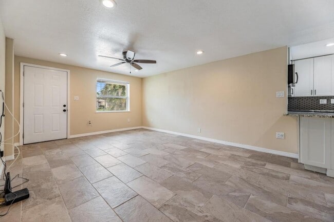 Building Photo - 10283 114th Terrace N