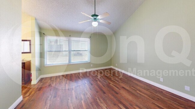 Building Photo - 1517 Yorkshire Dr