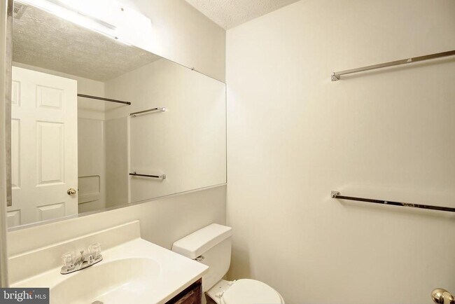Building Photo - 2145 Wainwright Ct