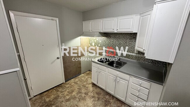 Building Photo - 381 N Manassas St