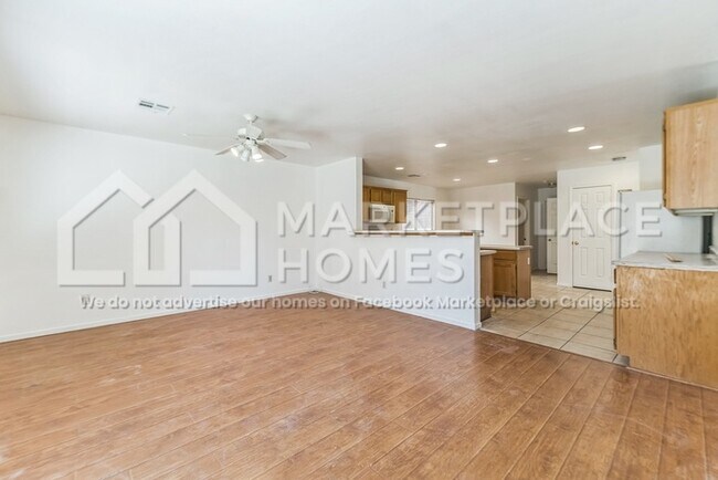 Building Photo - 9021 Iron Hitch Ave
