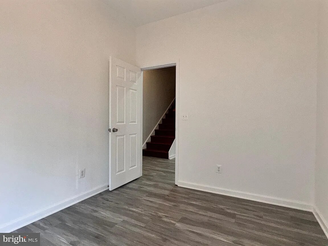 Building Photo - 503 N Lakewood Ave