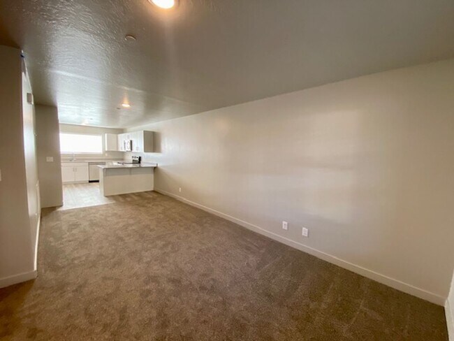 Building Photo - APARTMENT IN GREAT LOCATION FOR RENT!