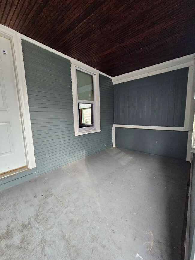 Building Photo - 2 Bedroom Home for Rent