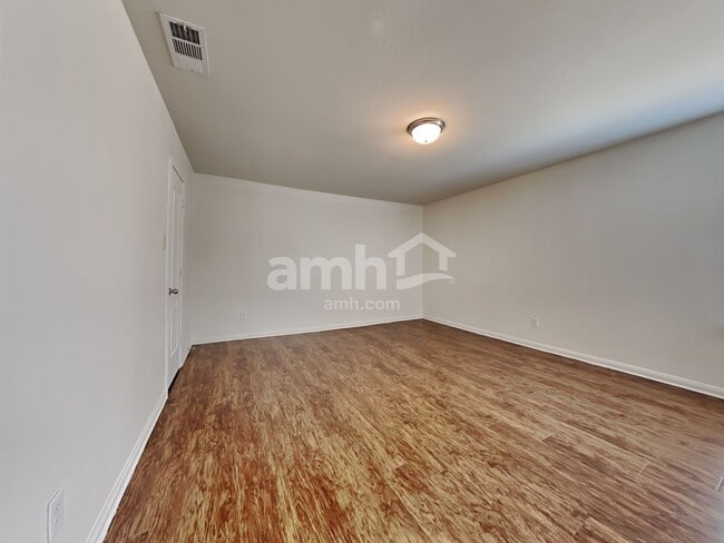 Building Photo - 1012 Summer Stream Rd