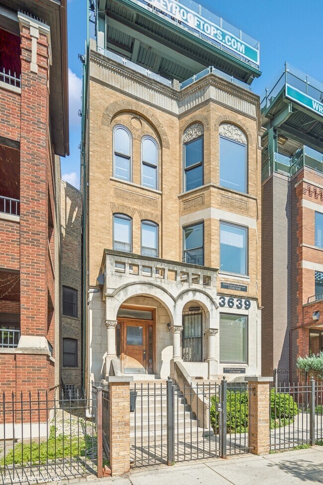 Primary Photo - 3639 N Sheffield Ave