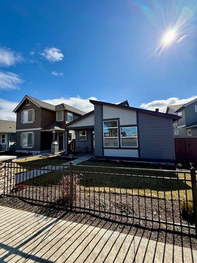 Building Photo - Beautiful Easton 3 Bedroom Home | Primary Suite on Main | Loft + A/C | Community Pools & Amenities