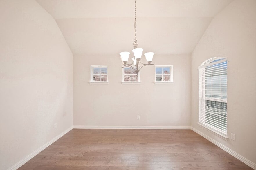 Building Photo - 2306 Lucerne Dr
