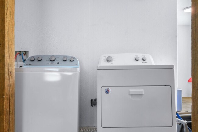 Building Photo - 822 N Ann St