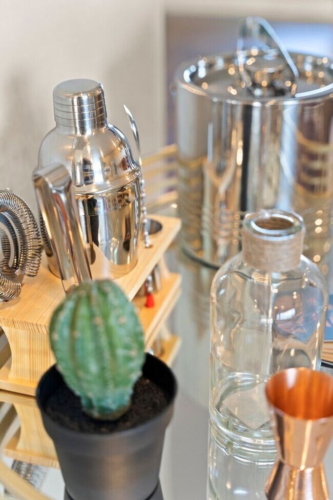 Building Photo - UN-FURNISHED!! 3 Bedroom/ 2Bath in Heart of Scottsdale!!