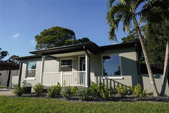 Primary Photo - 5817 Dartmouth Ave N