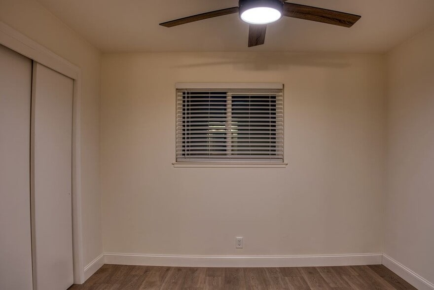 Building Photo - 1009 E Alexander Ave