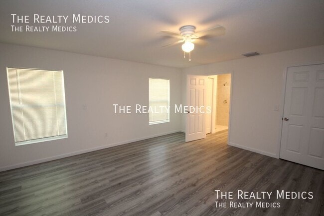 Building Photo - 182 Hillock Ave NW