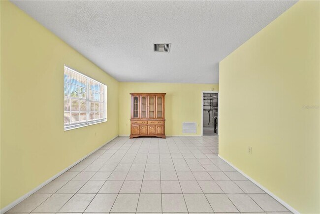 Building Photo - 8247 Saybrook Dr