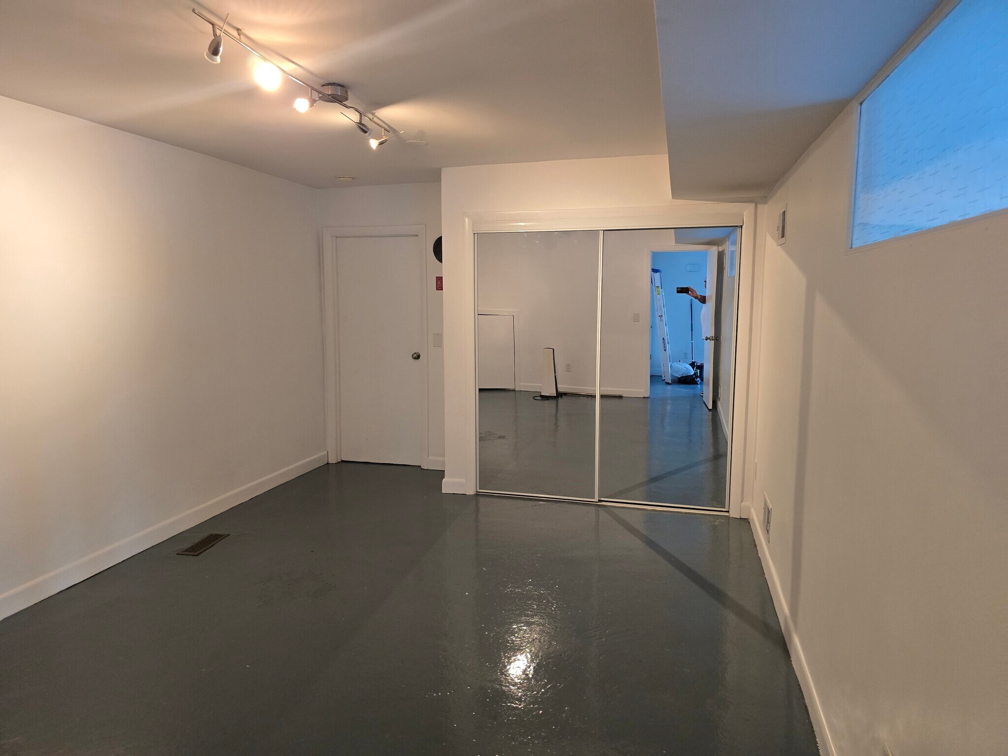 Building Photo - 1082 Greenwich Ave