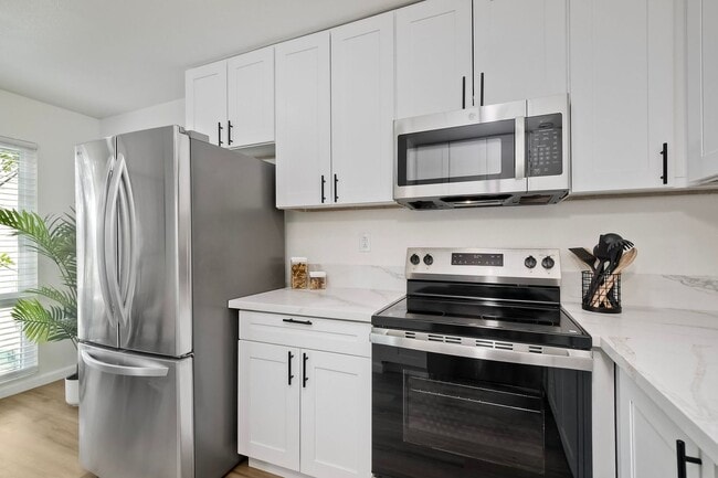 Building Photo - Charming Remodeled 2-Bed / 1.5-Bath Condo ...