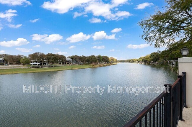 Building Photo - 180 Lake Ridge Dr