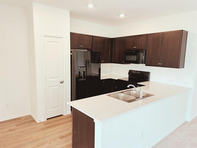 Building Photo - 212 The Good Wy