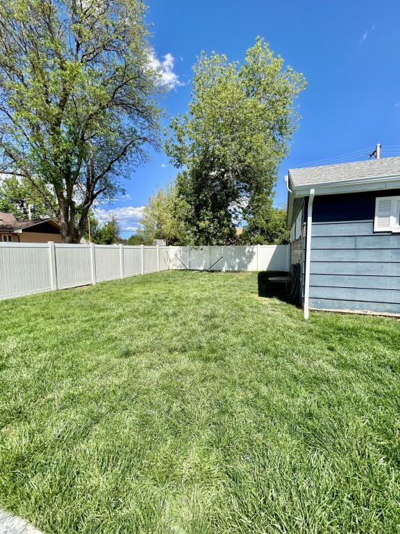 Building Photo - 233 Greydene Ave
