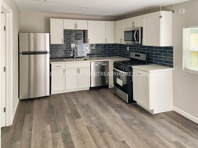 Building Photo - 6318 Sloan St