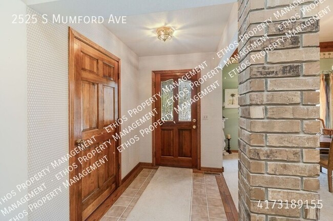 Building Photo - 2525 S Mumford Ave