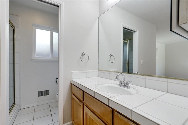 Building Photo - 2720 Diericx Dr