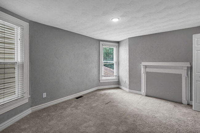 Building Photo - 122 Webster Ave