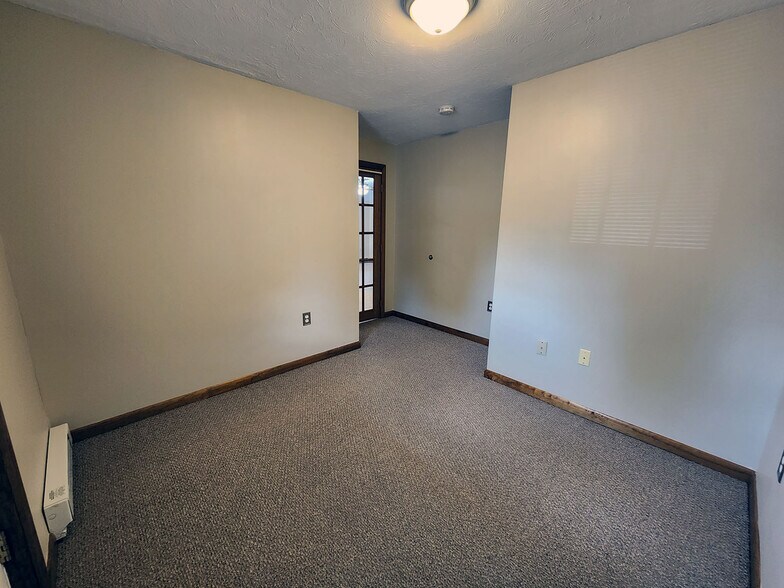Building Photo - 216 5th St