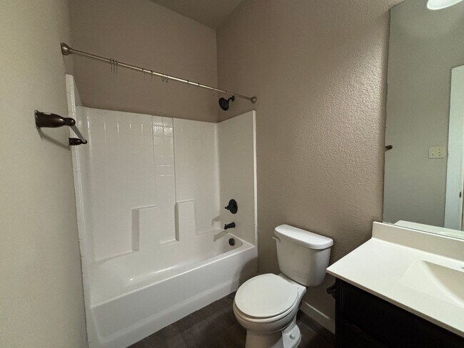 Building Photo - Luxury 3 Bed-2 Bath Duplex in NBTX!