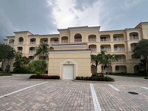 Building Photo - 13 Harbour Isle Dr E