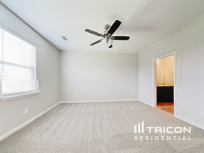 Building Photo - 216 Ryan St