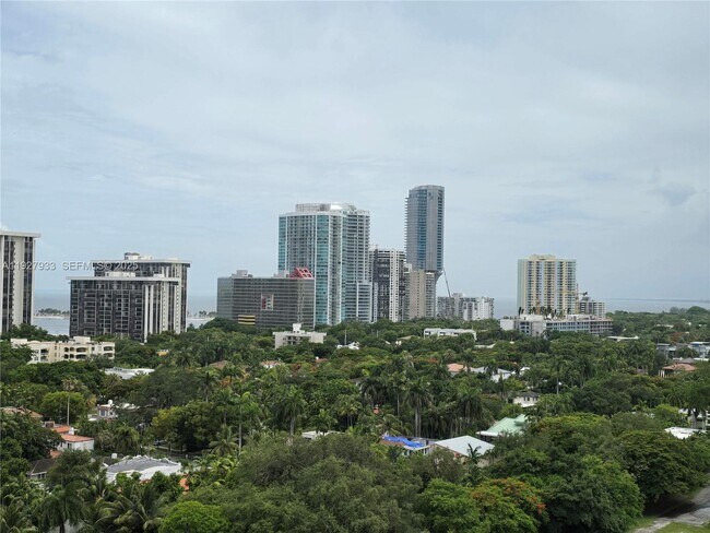 Building Photo - 1600 SW 1st Ave