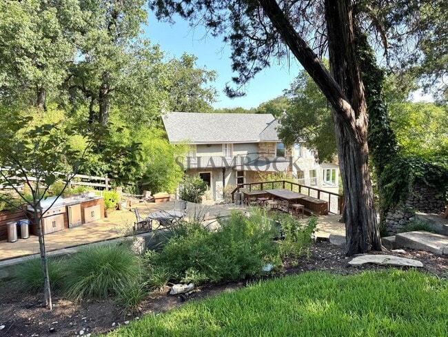 Primary Photo - 2400 Lindsey Hollow Rd