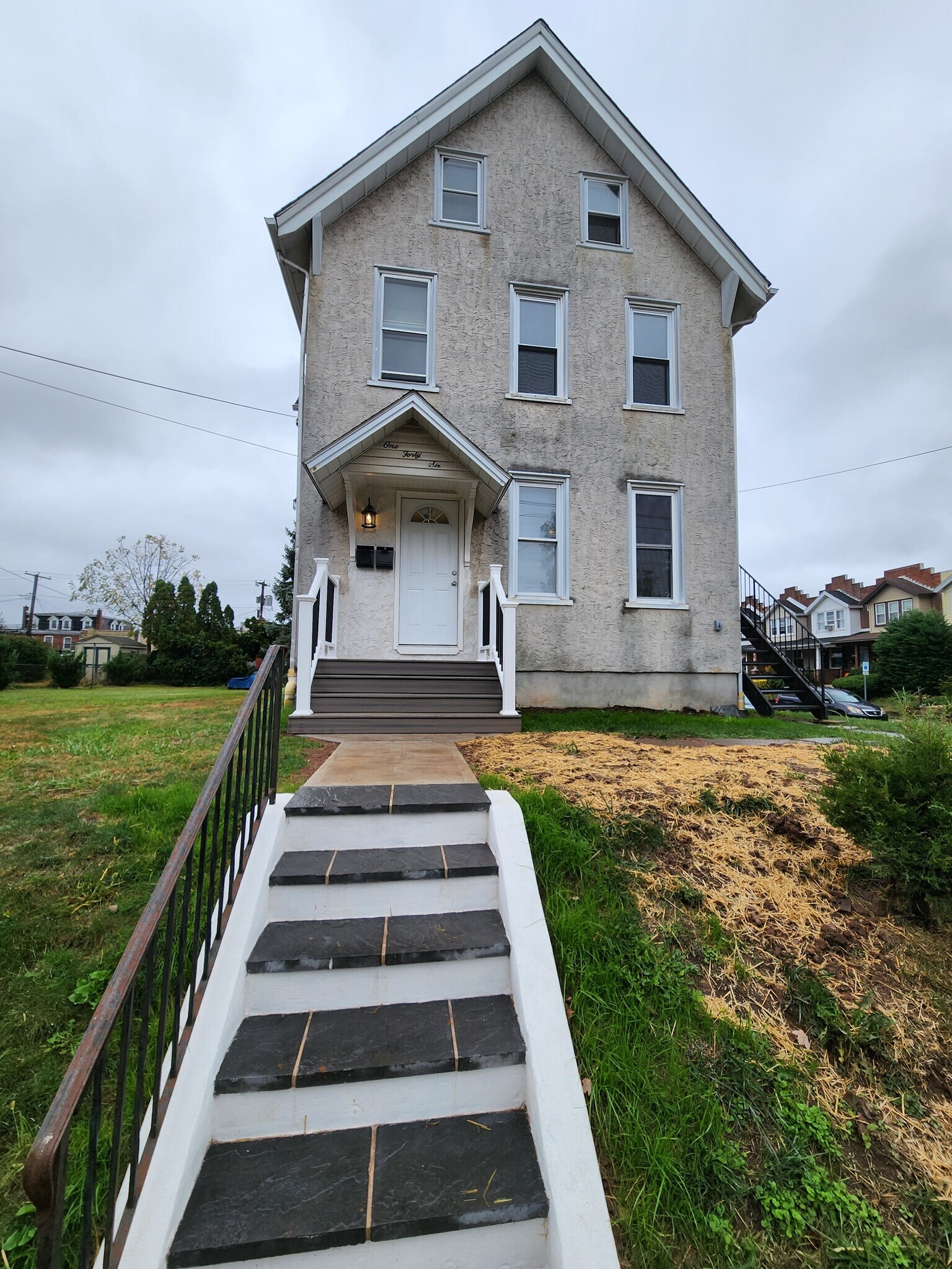 Building Photo - 146 E 2nd St