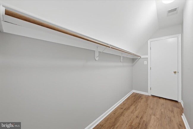 Building Photo - 102 Bramble Ct