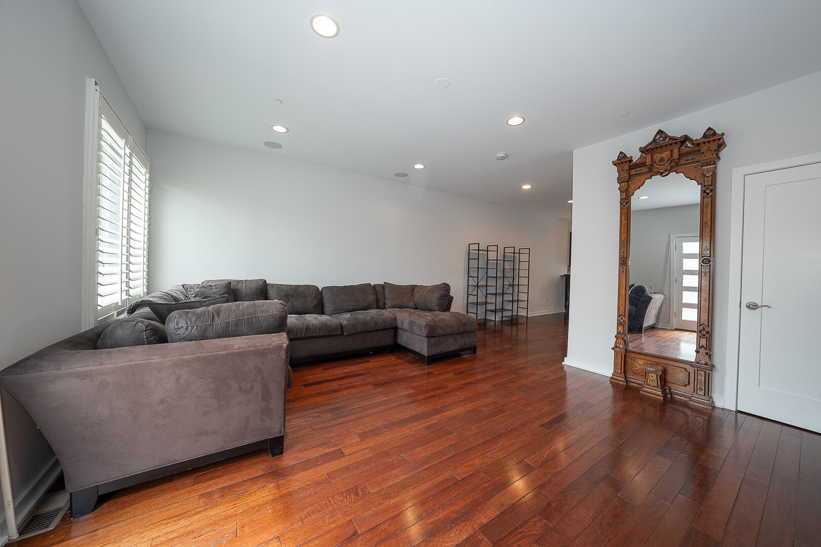 Building Photo - 601 Poplar St