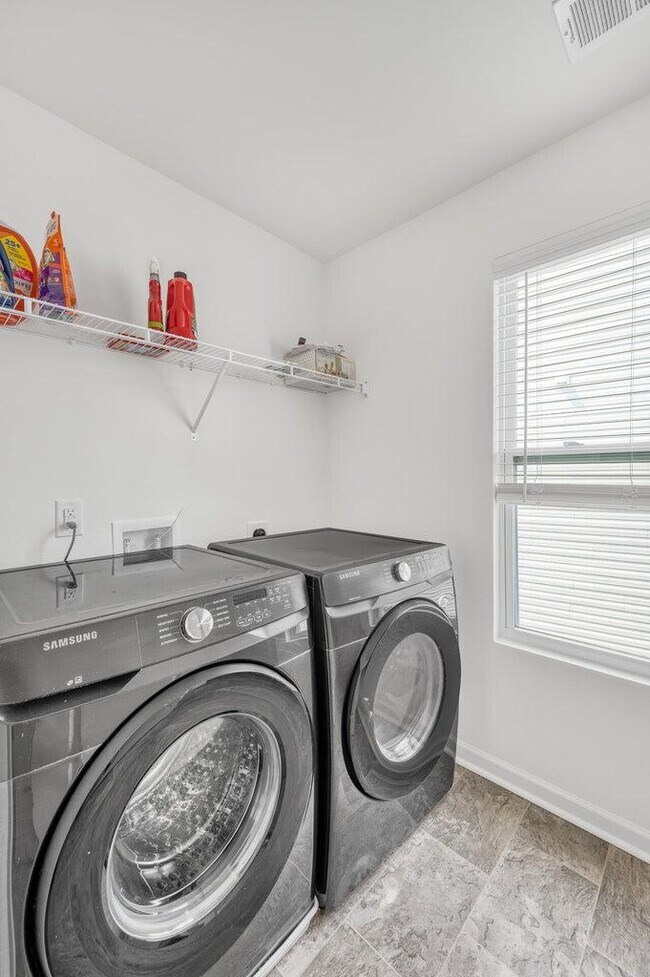 Building Photo - 454 Fox Sparrow Ct