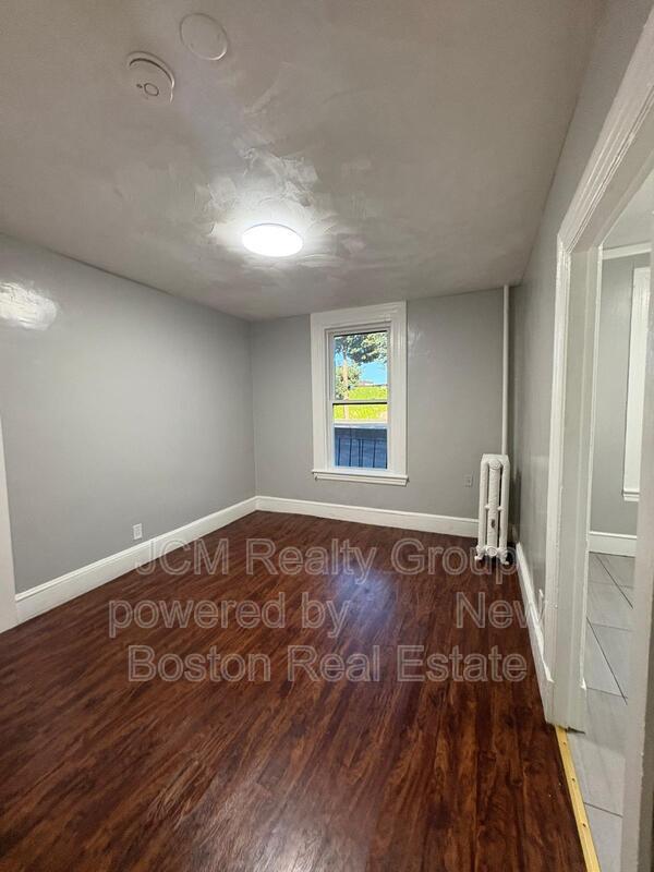 Building Photo - 64 Hollis St