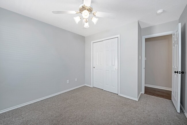 Building Photo - 135 W Russet Grove Cir
