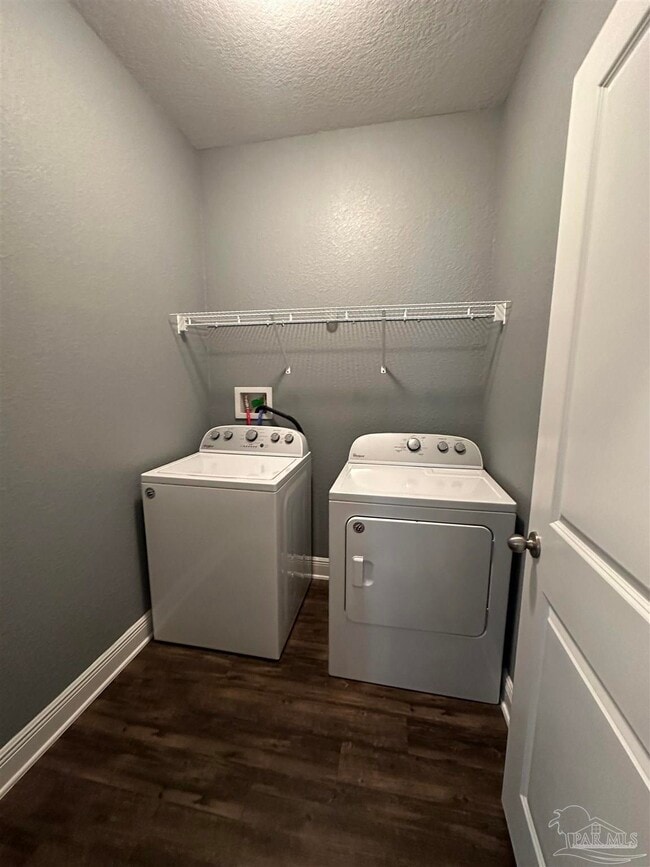 Building Photo - 841 Oak Aly