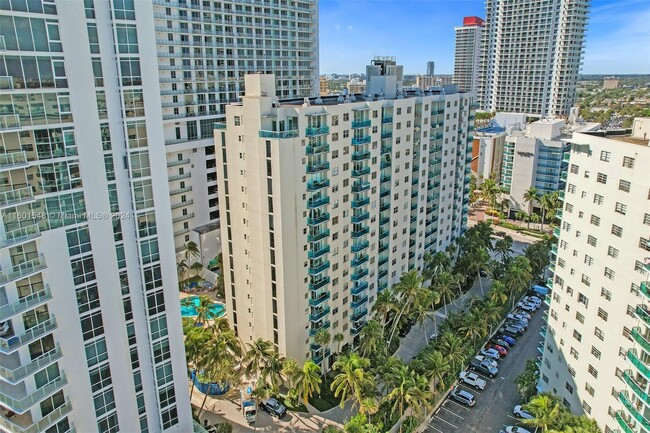 Building Photo - 4001S S Ocean Dr