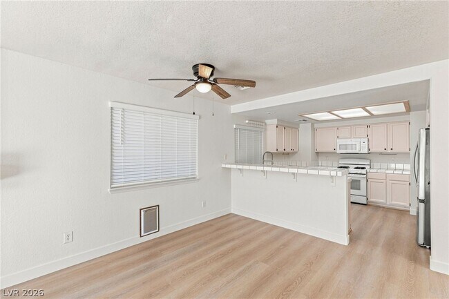 Building Photo - 9337 Mist Flower Cir