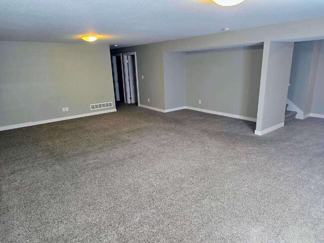 Building Photo - 701 Bradford Dr